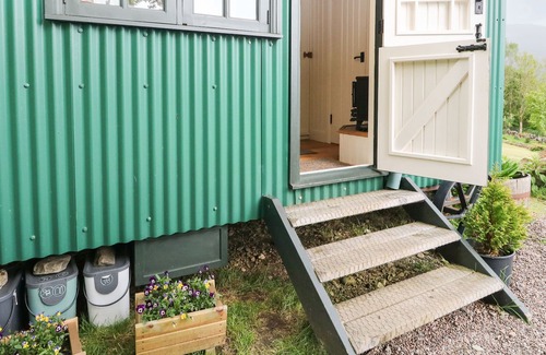 Lochearnhead Cottage | THE HOGGET HUT, romantic in Balquhidder, Perthshire, Scotland