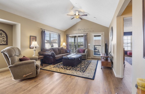 Branson West House | The Hogue Penthouse – Unwind and Relax!