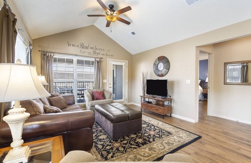 Branson West House | The Hogue Penthouse – Unwind and Relax!