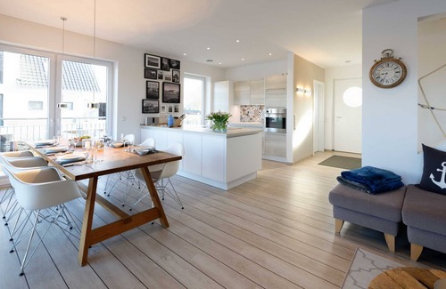 Harlesiel House | The holiday home "Seeperle Tjalk" is your own little island on the water.