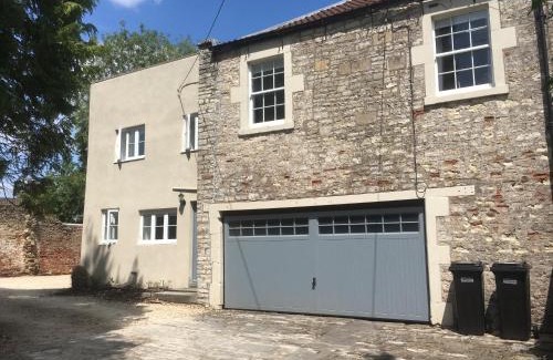 Midsomer Norton House | The Hole in the Wall, Midsomer Norton, Nr Bath & Longleat