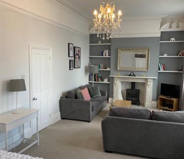 Midsomer Norton House | The Hole in the Wall, Midsomer Norton, Nr Bath & Longleat