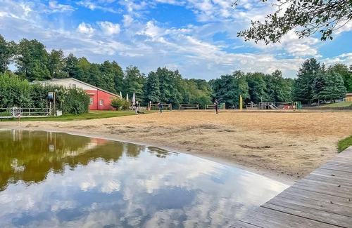 Rheinsberg House | The holiday home (Finnhütte) is part of a large holiday complex on a peninsula in Lake Tietzow.