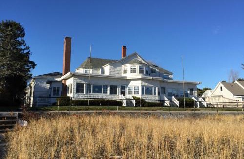 Scarborough Hotel | The Holiday House Inn & Motel