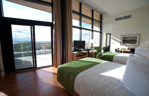 Queens Square Hotel | The Holman Grand Hotel