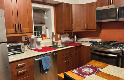 Silver Spring House | The Home in Washington DC, 2 bedrooms, 4 beds, Free parking, kitchen & laundry.