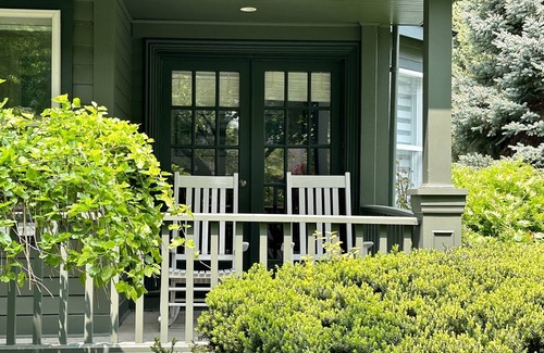Historic Old Town House | The Homestead - Luxury Cottage with Heated Pool in Historic Old Town NOTL
