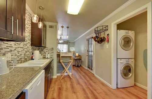 Nacogdoches Apartment | The Homestead | Luxury-Cozy 2BR Apartments Near SFA & Historic Downtown Nacogdoc