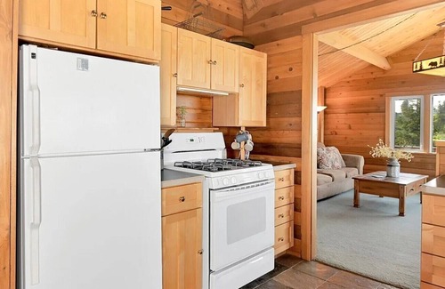 Happy Valley House | The Homestead - Stariski, AK Charming 4-bedroom house in Anchor Point