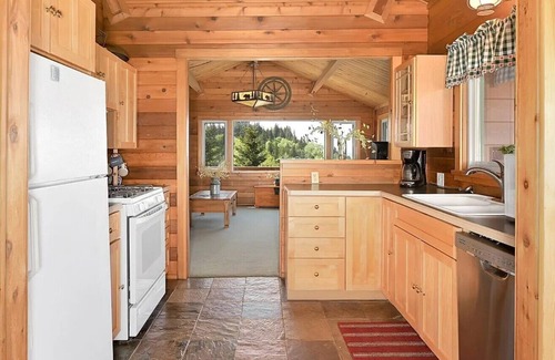 Happy Valley House | The Homestead - Stariski, AK Charming 4-bedroom house in Anchor Point
