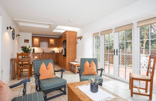 Dolbenmaen Cottage | THE HONEY POT, pet friendly, with a garden in Garndolbenmaen