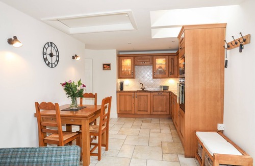 Dolbenmaen Cottage | THE HONEY POT, pet friendly, with a garden in Garndolbenmaen