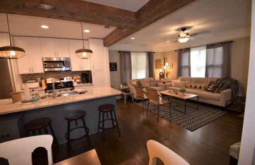 Marietta House | The Honeybee House North Atlanta Marietta Business or Family Travel Sleeps 1-6