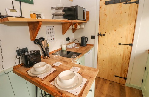 Cosheston Cottage | THE HONEYBEE, pet friendly, with open fire in Lamphey