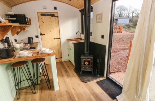 Cosheston Cottage | THE HONEYBEE, pet friendly, with open fire in Lamphey