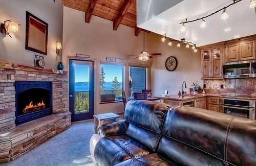 Tahoe Village Condo | The Honeymoon Lodge, unit H(SL750-H)