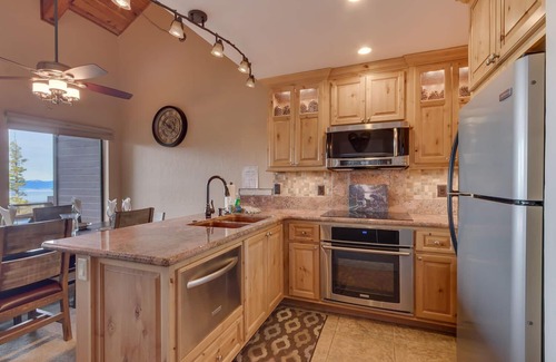 Tahoe Village Condo | The Honeymoon Lodge, unit H(SL750-H)