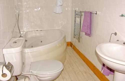 Cosheston Cottage | THE HONEYPOT, pet friendly, with a garden in Pembroke