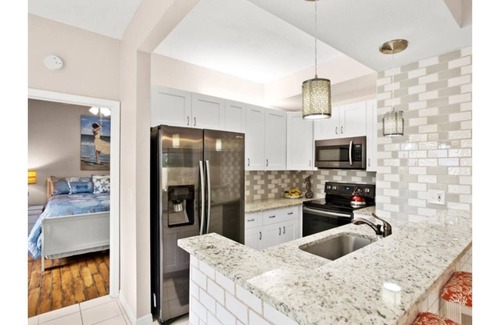 Bella Vista Condo | The Horizon Hideaway Walk To The Beach!