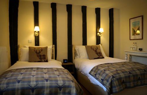 Upper Oddington Hotel | The Horse & Groom