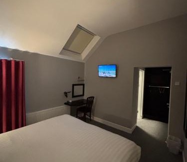 Listowel House | The Horseshoe Bar Townhouse Accommodation