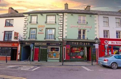 Listowel House | The Horseshoe Bar Townhouse Accommodation