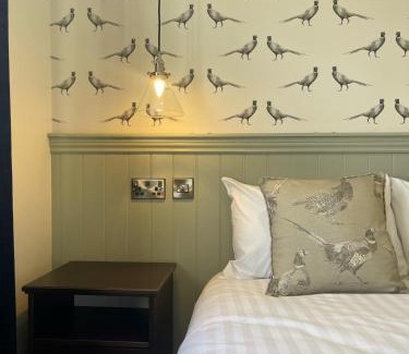 Cooling Hotel | The Horseshoe & Castle