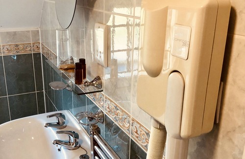Herstmonceux Hotel | The Horseshoe Inn