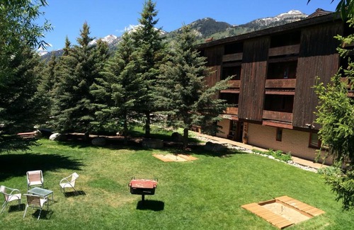 Teton Village Hostel | The Hostel