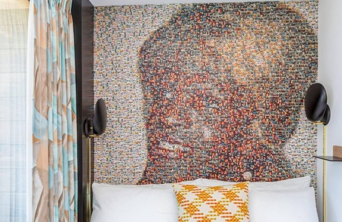 Eureka Valley Hotel | The Hotel Castro | Walk to Nightlife Hotspots in SF | King Classic Room