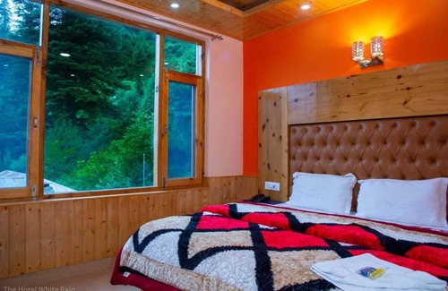 Manali Hotel | the hotel moring view was very beautifull the location is very close to market