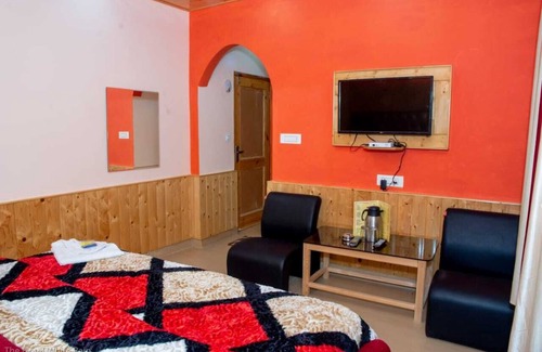 Manali Hotel | the hotel moring view was very beautifull the location is very close to market
