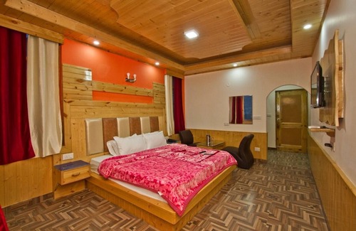 Manali Hotel | the hotel moring view was very beautifull the location is very close to market
