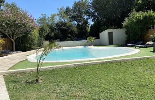 Avignon Condo | The House of Roses 2