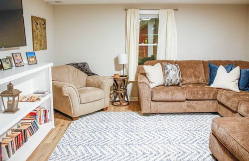 Salem House | The House at Jocassee Farm with animals & hot tub