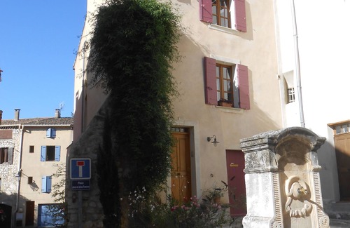 Buis-les-Baronnies House | The House behind the Fountain