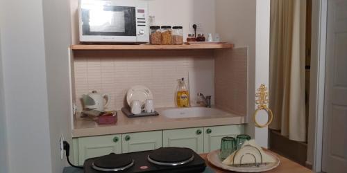 Neve Ilan Apartment | The House By The Mulberry Tree