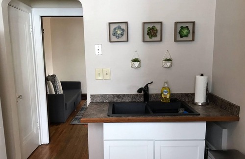 Clintonville Apartment | The House Hotels - Clintonville Crestview- Beautiful 3 Bedrooms - 5 Minutes to OSU ❤️🤍❤️
