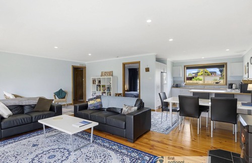 Cowes House | The house is light and bright perfect beach house for a family getaway.