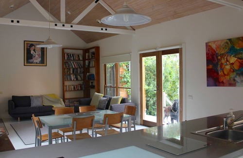 Ocean Grove House | The House of Chill - lake view, central, secluded