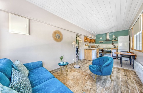 Lamarque House | The House of the Harvesters – Charm and Comfort for 2, Terrace and Heated Pool
