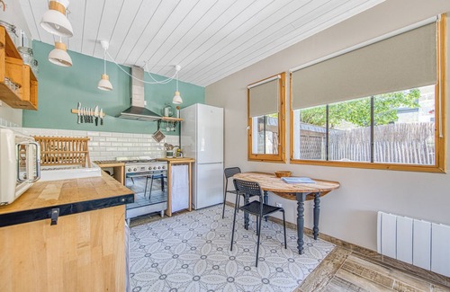 Lamarque House | The House of the Harvesters – Charm and Comfort for 2, Terrace and Heated Pool
