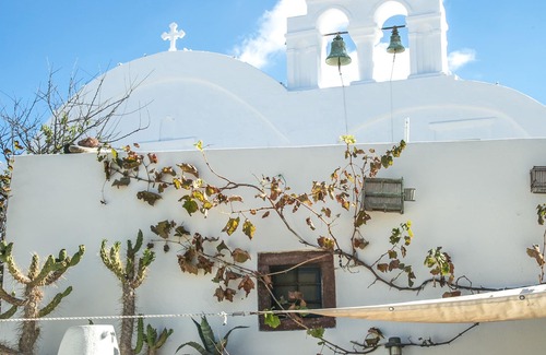 Finikia House | The House of the Singing Birds. Romantic traditional studio with nice sea view
