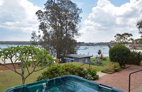 Fishing Point House | The House on the Lake @ Fishing Point, Lake Macquarie - honestly put the line in and catch fish