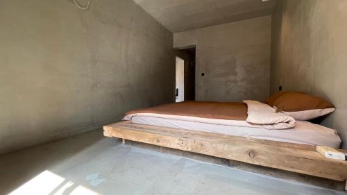 Jeifangbei Central Business District Apartment | The house under the road