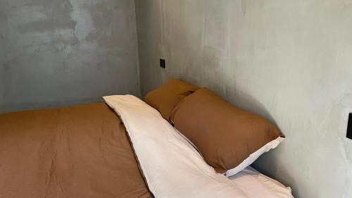 Jeifangbei Central Business District Apartment | The house under the road
