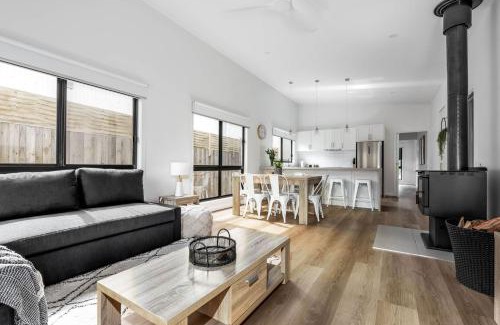 Inverloch House | The house with the orange door Inverloch