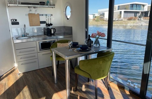 Kamperland Boat Rental | The Houseboat Kamperland