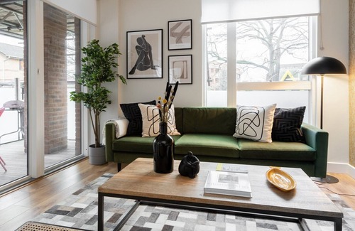 Haggerston Apartment | The Hoxton Docks - Modern & Bright 1BDR Flat With Study Room & Balcony