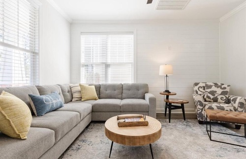 Greenville House | The Hub Home